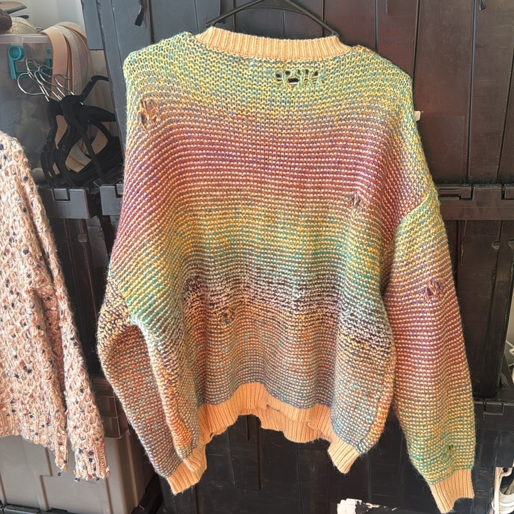 Distressed sweeter - Picture 5 of 6